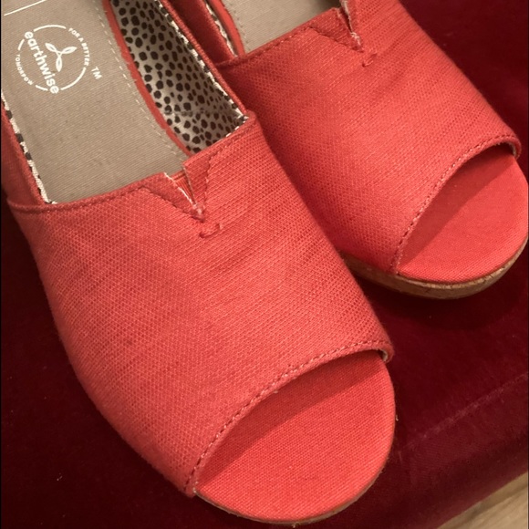 Toms Wedges size 8.5 new - Picture 2 of 6